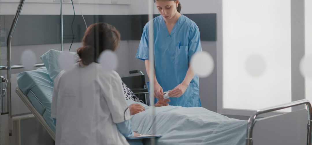 TÉCNICO EN CUIDADOS AUXILIARES DE ENFERMERÍA (TCAE)